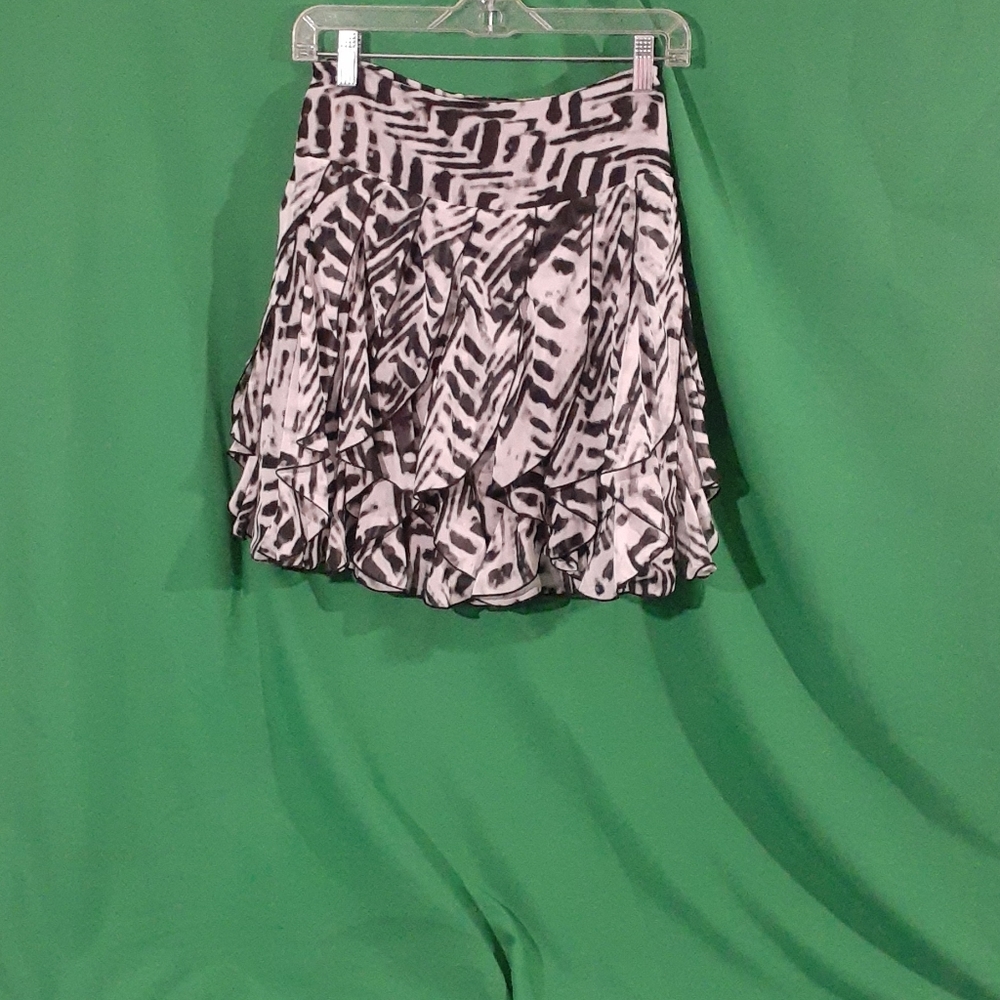 Worthington sz 4P animal print ruffle skirt